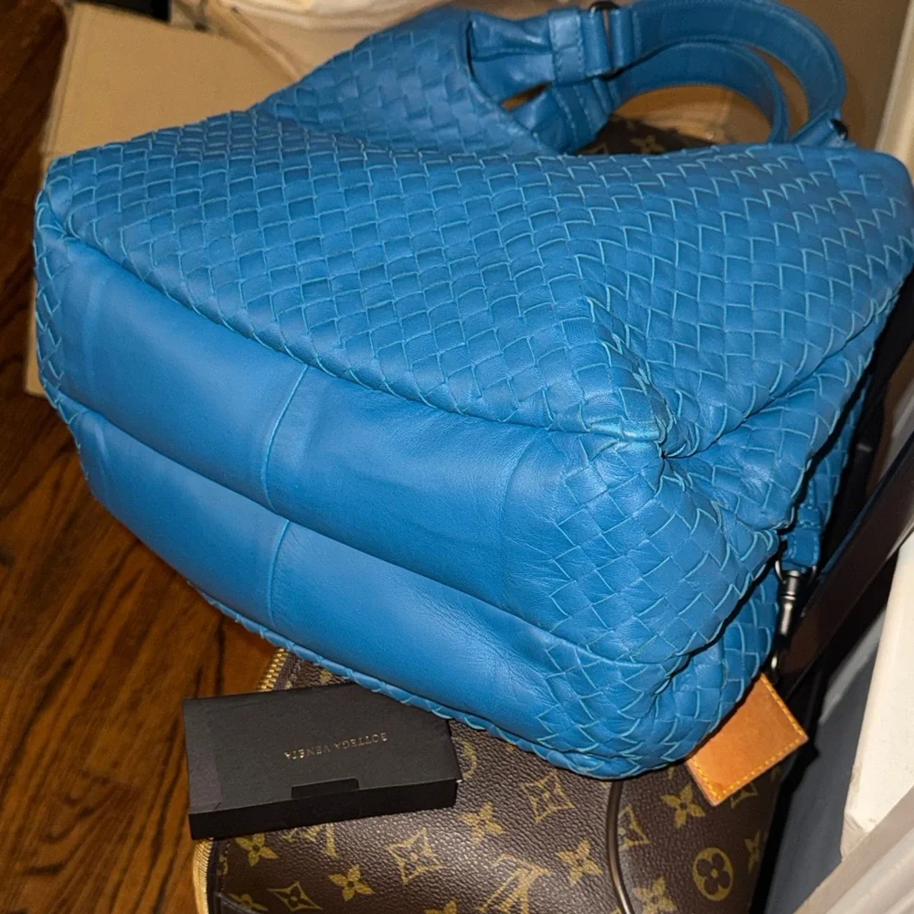 Bottega Veneta Intrecciato Blue Campana Woven Leather Hobo Bag Tote Purse